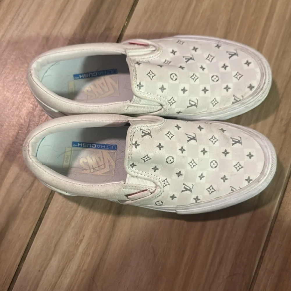 Reflective LV Vans - Picture 8 of 8